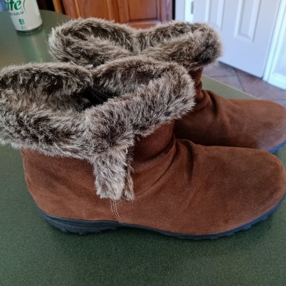 Women's Khombu Brown Boots ~ Lisa ~ Size 9